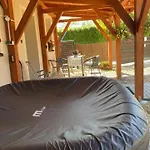 Dom Wakacyjny Gajowka Z Ogrodem I Jacuzzi Na Wylacznosc Rzyki