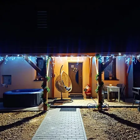 Dom Wakacyjny Gajowka Z Ogrodem I Jacuzzi Na Wylacznosc Rzyki